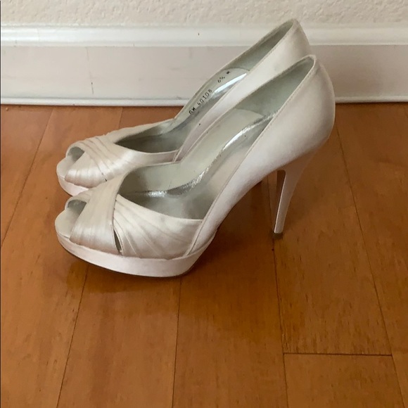 Stuart Weitzman Satin Platform Sandal sz 6 1/2 - Picture 2 of 8